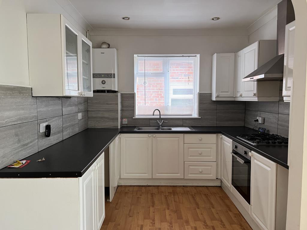 Lot: 78 - END-TERRACE THREE-BEDROOM HOUSE - Kitchen